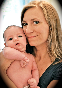 Sara, a chondrosarcoma survivor, with her little girl